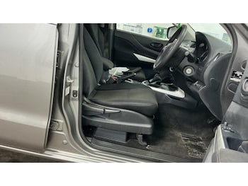 Used Nissan Navara 2020 for sale - 77601835: Photo