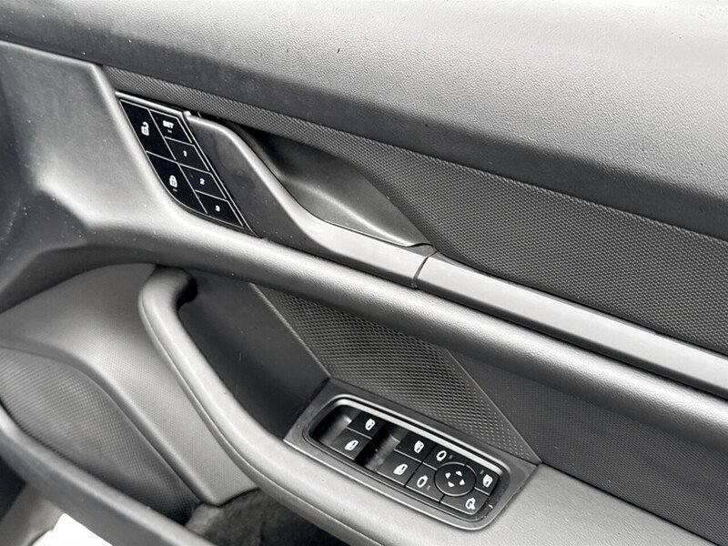 Used Porsche Taycan 2023 for sale - 77621972: Photo 27