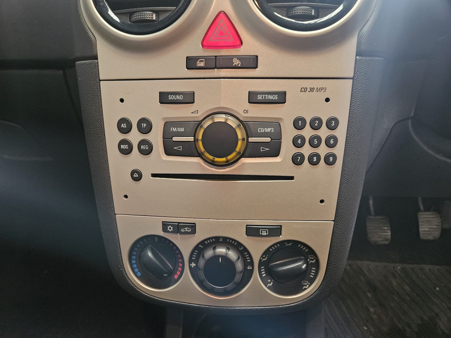 Used Vauxhall Corsa 2009 for sale - 77141023: Photo 10