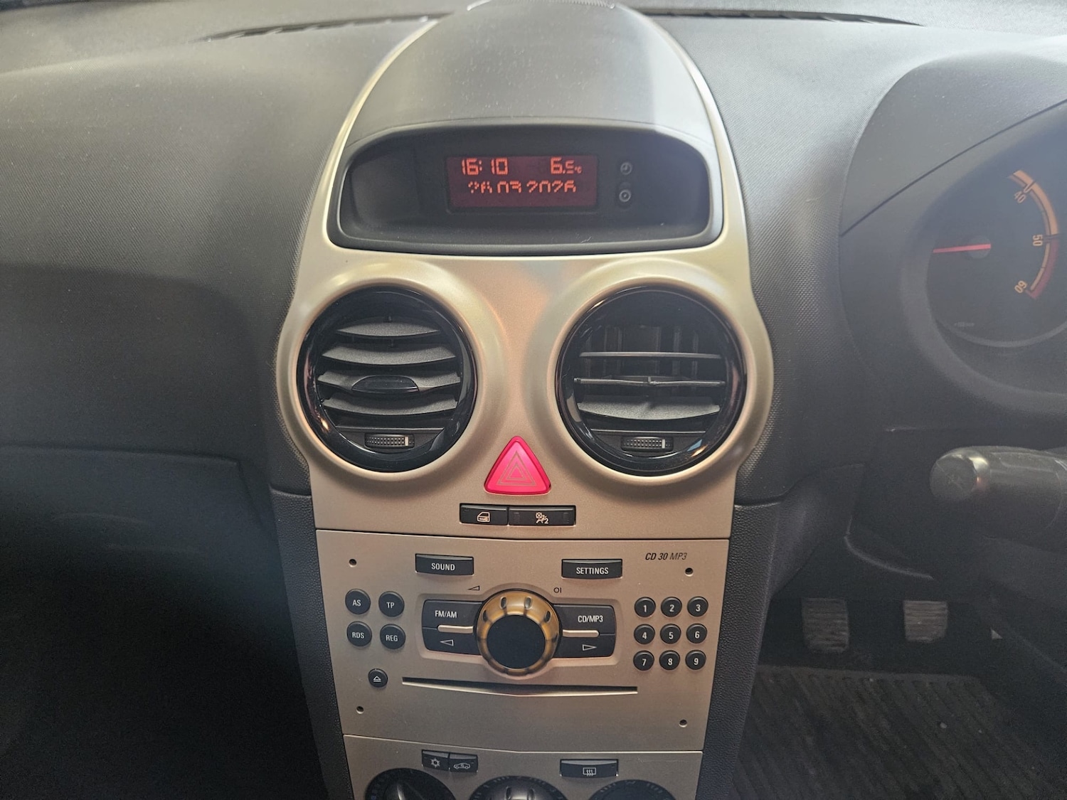 Used Vauxhall Corsa 2009 for sale - 77141023: Photo 19