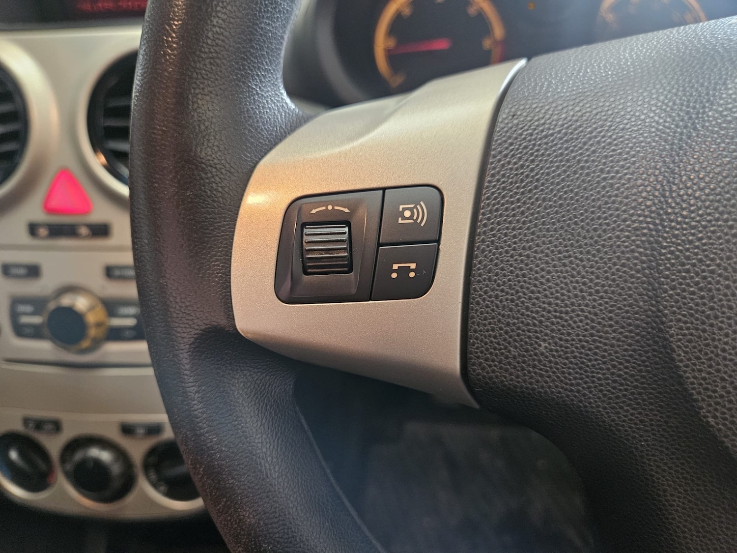 Used Vauxhall Corsa 2009 for sale - 77141023: Photo 20