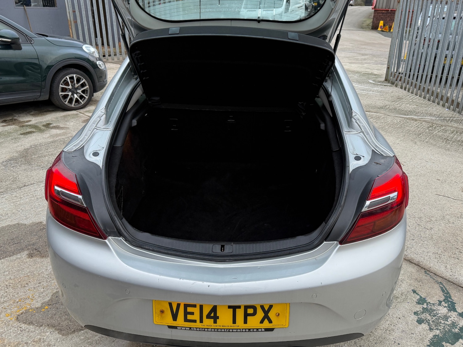 Used Vauxhall Insignia 2014 for sale - 77058449: Photo 11