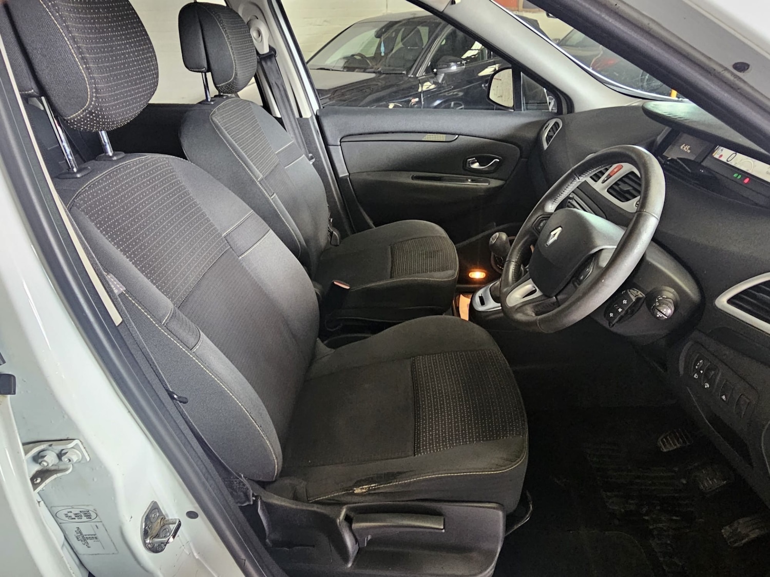 Used Renault Scenic 2010 for sale - 77141017: Photo 10