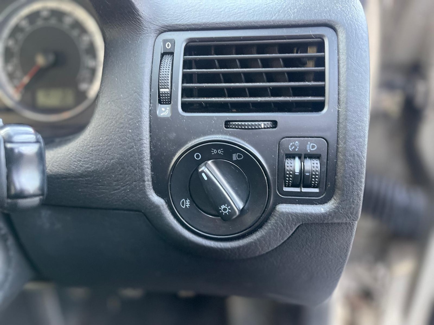 Used Volkswagen Bora 2004 for sale - 77766826: Photo 26