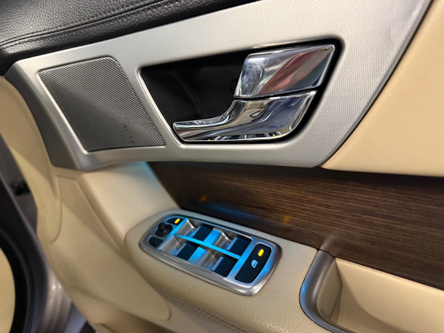 Used Jaguar XF 2011 for sale - 77505545: Photo 15