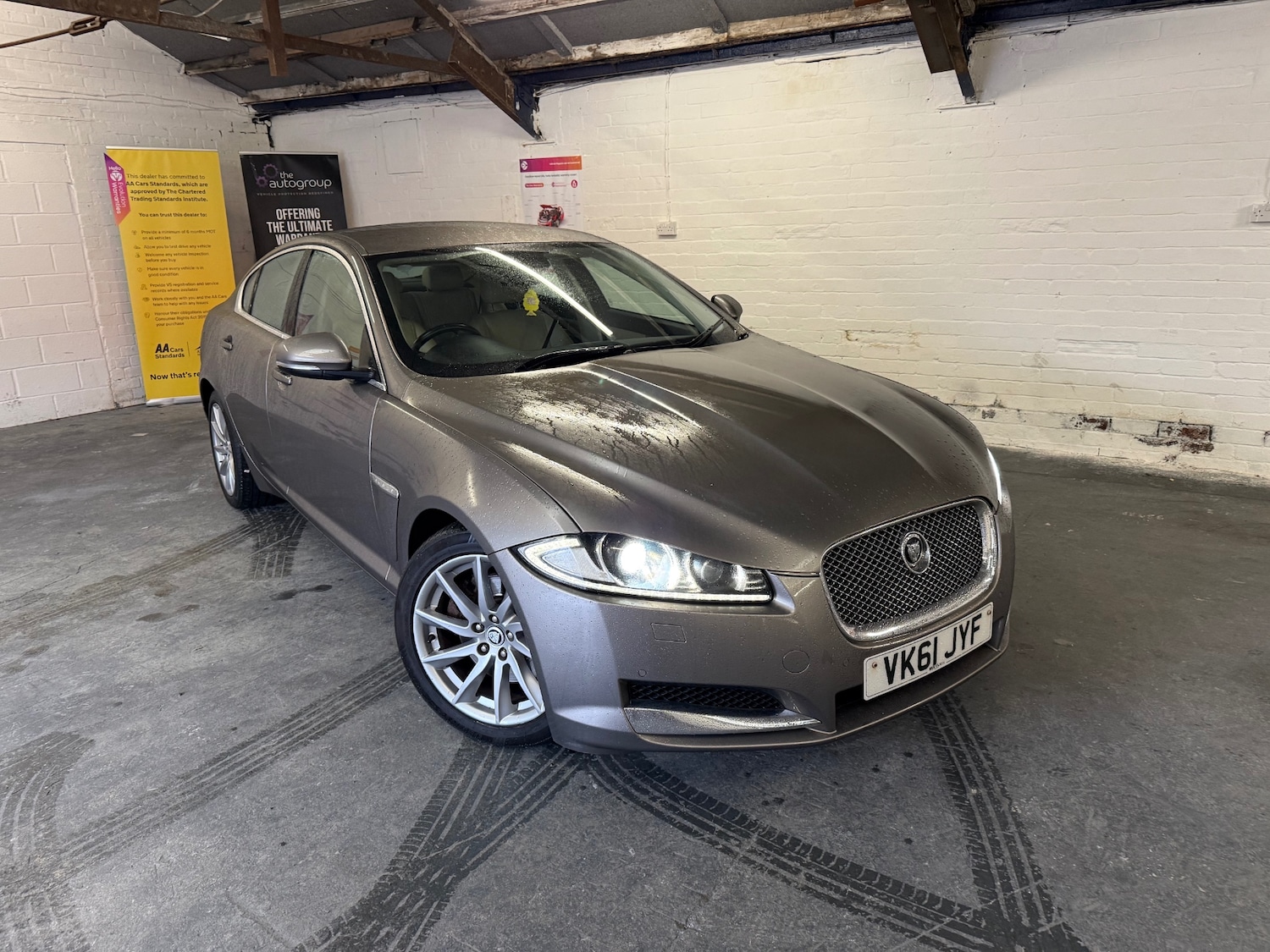 Used Jaguar XF 2011 for sale - 77505545: Photo 2