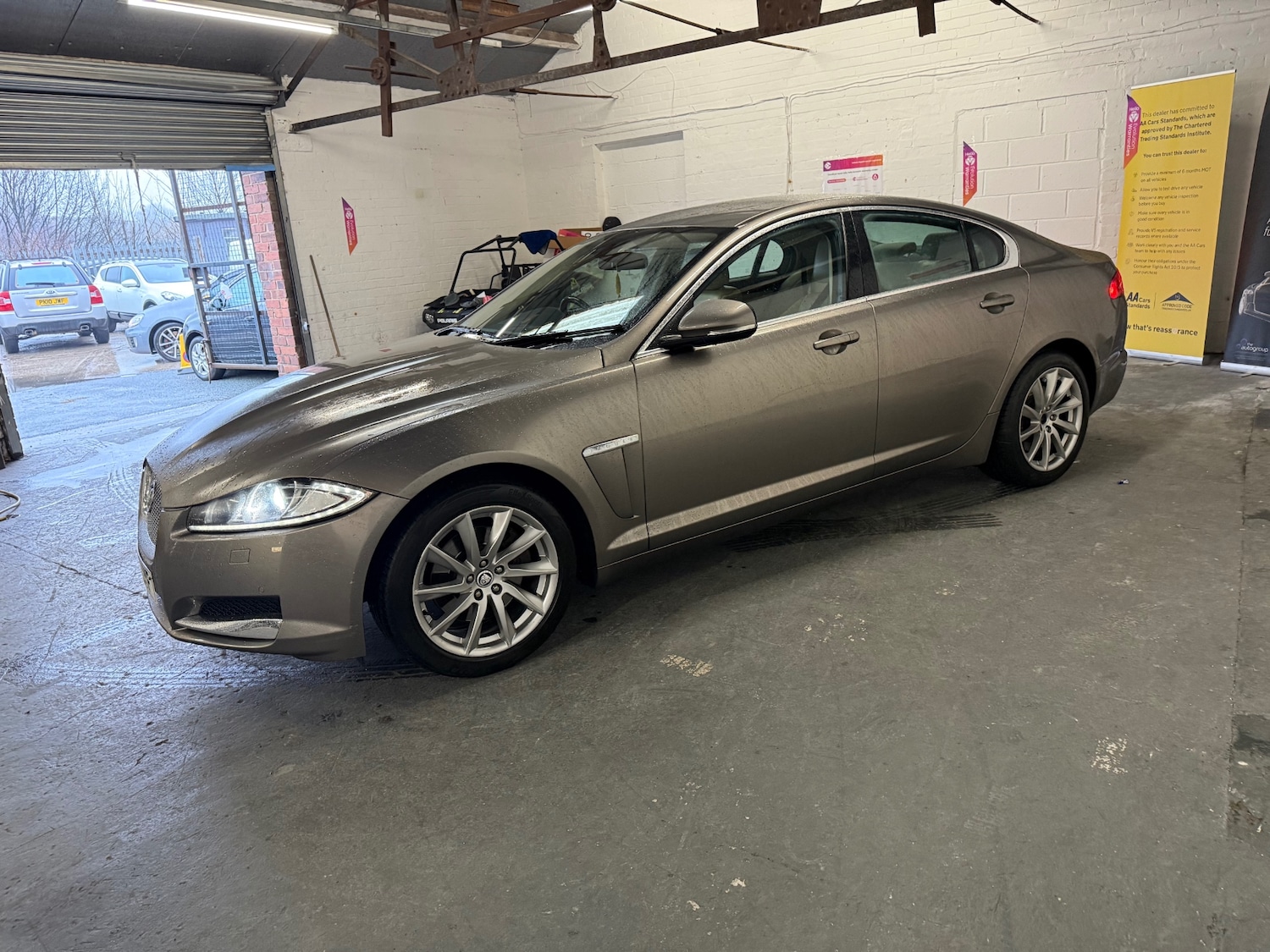 Used Jaguar XF 2011 for sale - 77505545: Photo 5