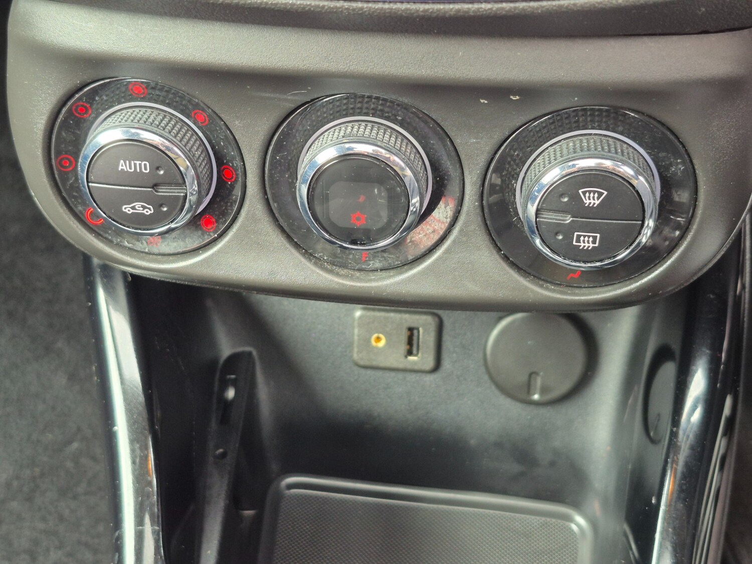 Used Vauxhall ADAM 2013 for sale - 77902045: Photo 24