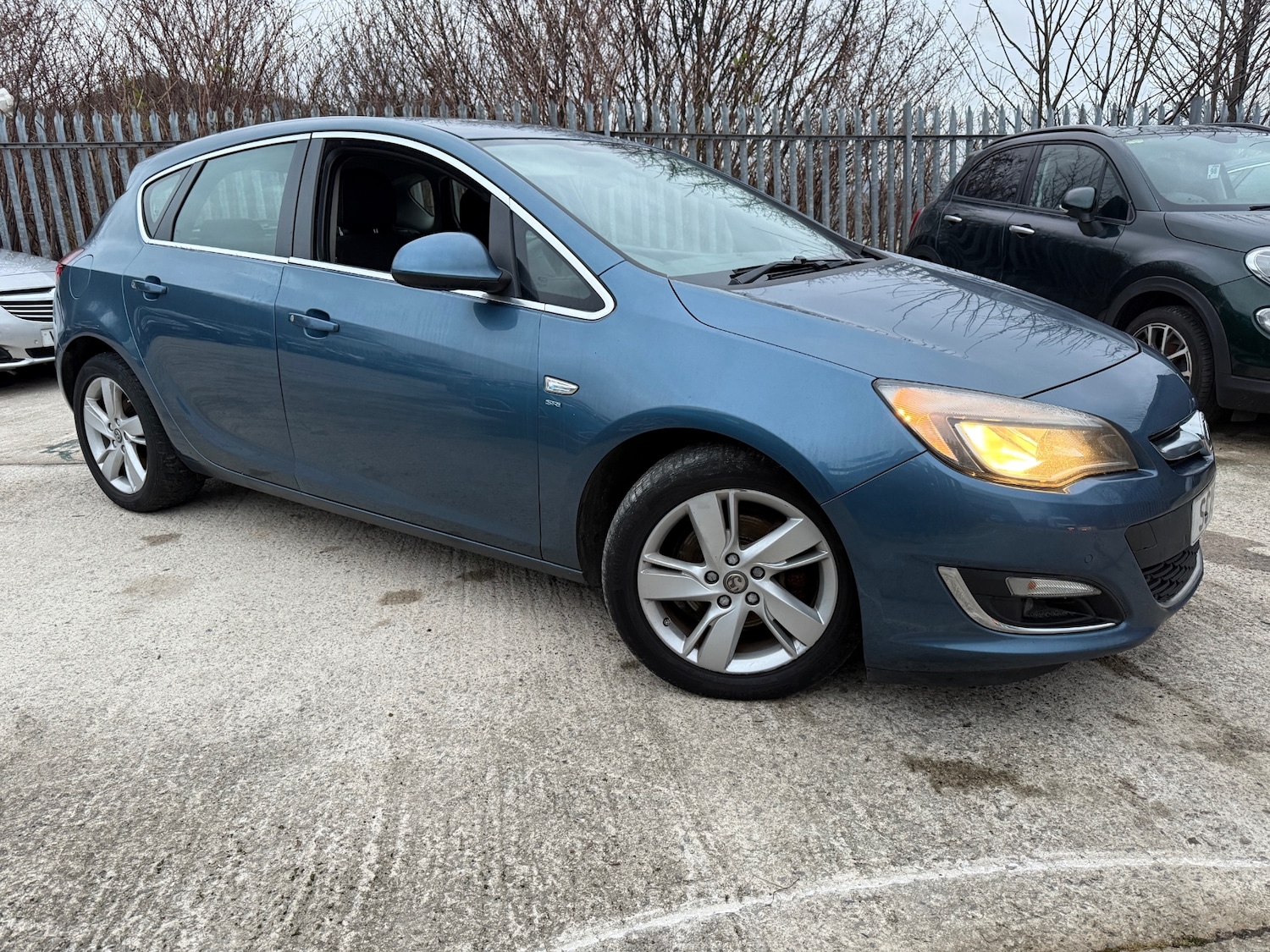 Used Vauxhall Astra 2015 for sale - 77058439: Photo 2