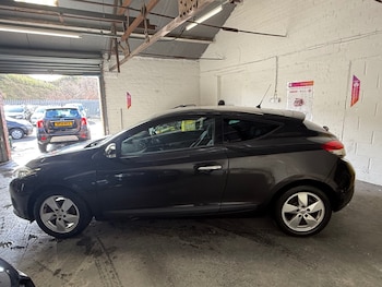 Used Renault Megane 2010 for sale - 77141019: Photo