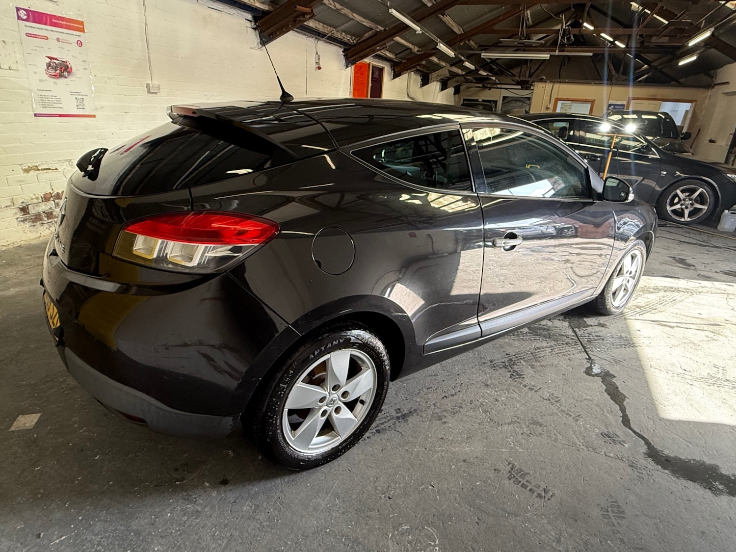 Used Renault Megane 2010 for sale - 77141019: Photo 7