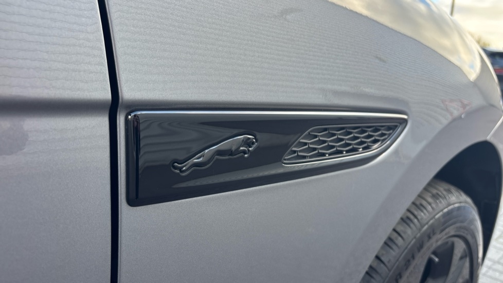 Used Jaguar F-Pace 2023 for sale - 76033870: Photo 20