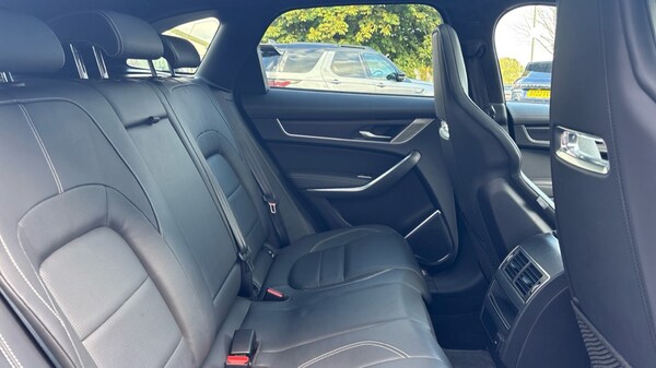 Used Jaguar F-Pace 2023 for sale - 76033870: Photo 4