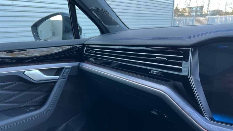 Used Volkswagen Touareg 2023 for sale - 76871541: Photo 31