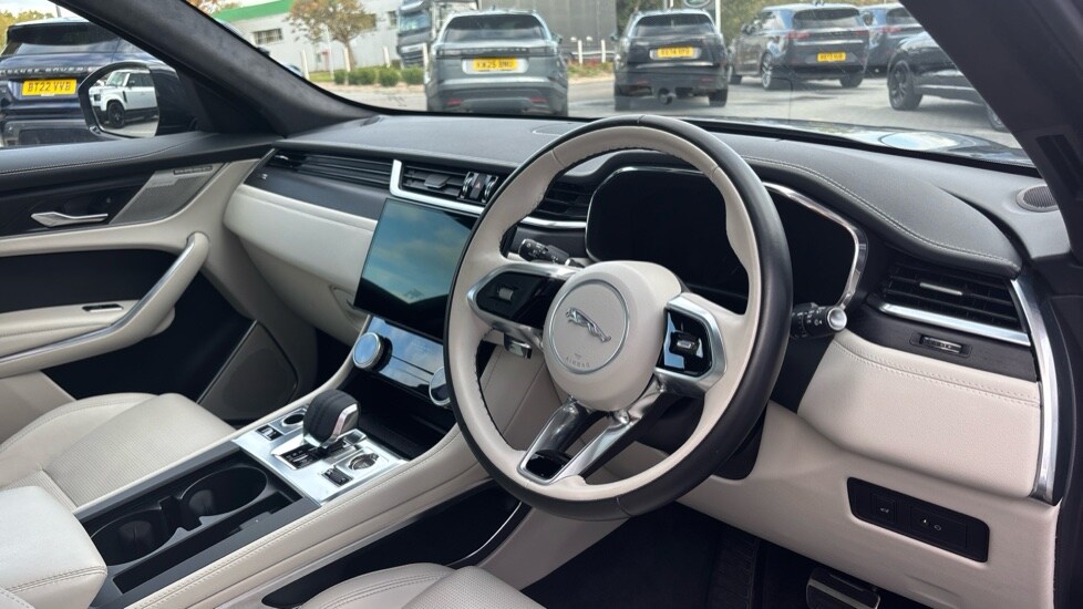 Used Jaguar F-Pace 2024 for sale - 76475192: Photo 32