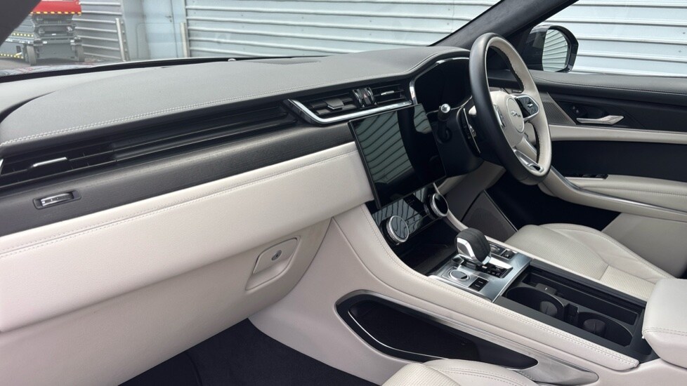 Used Jaguar F-Pace 2024 for sale - 76475192: Photo 33