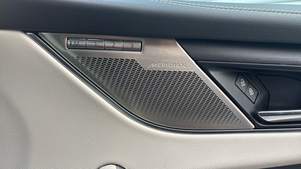 Used Jaguar F-Pace 2024 for sale - 76475192: Photo 38