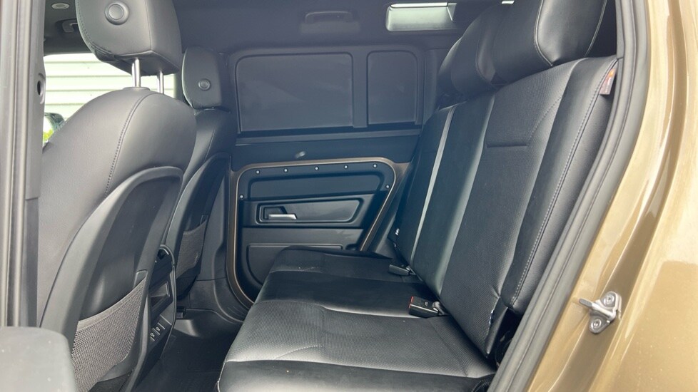 Used Land Rover Defender 2022 for sale - 76868577: Photo 14