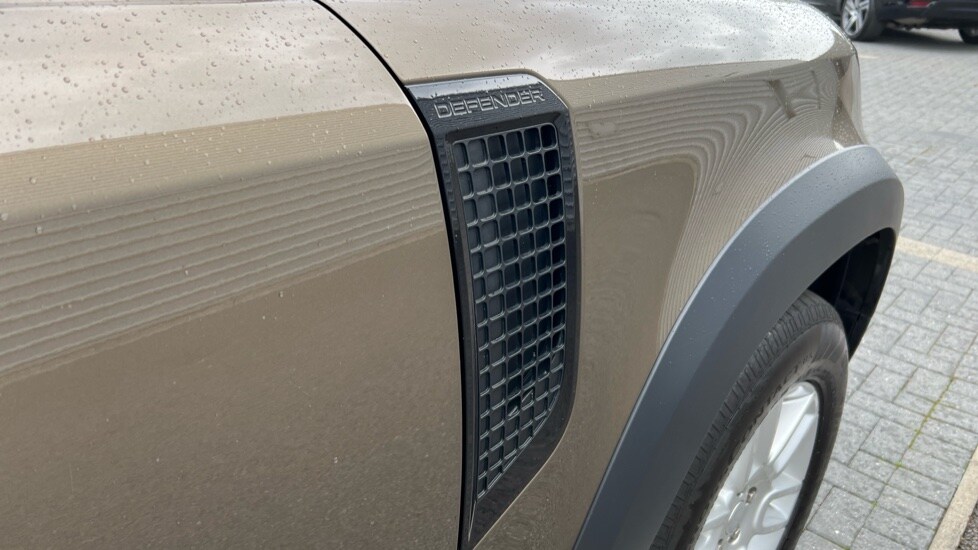 Used Land Rover Defender 2022 for sale - 76868577: Photo 21