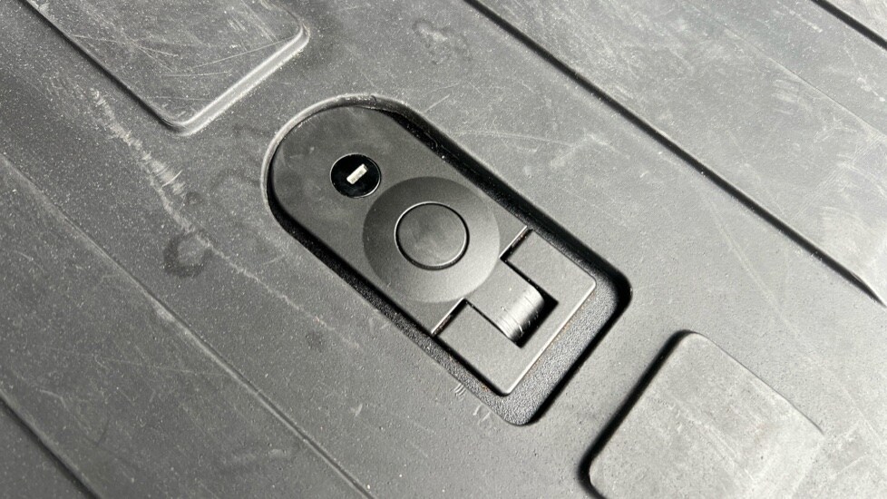 Used Land Rover Defender 2022 for sale - 76868577: Photo 30