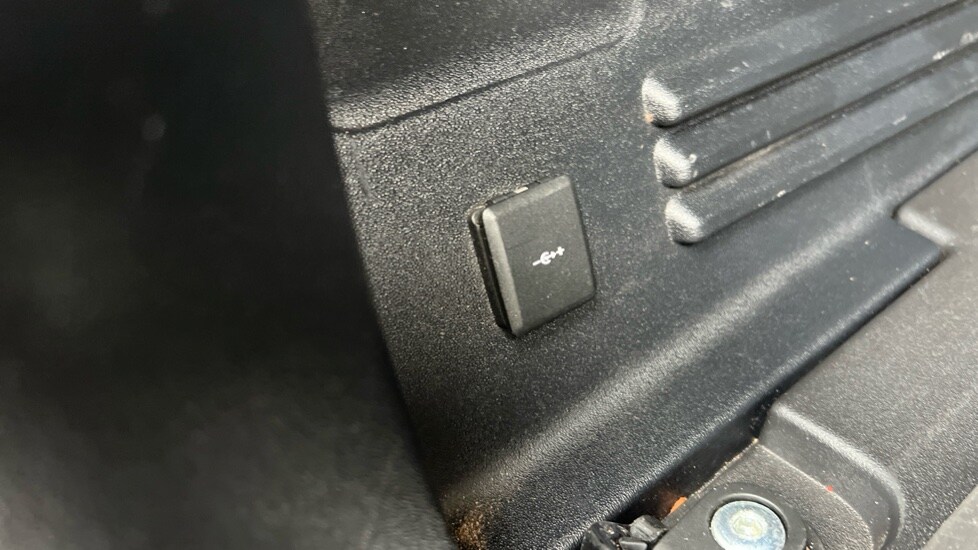 Used Land Rover Defender 2022 for sale - 76868577: Photo 31