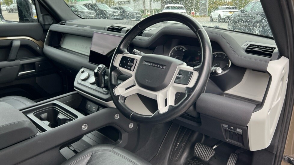 Used Land Rover Defender 2022 for sale - 76868577: Photo 9