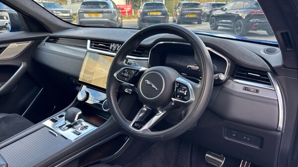 Used Jaguar F-Pace 2024 for sale - 76184053: Photo 32