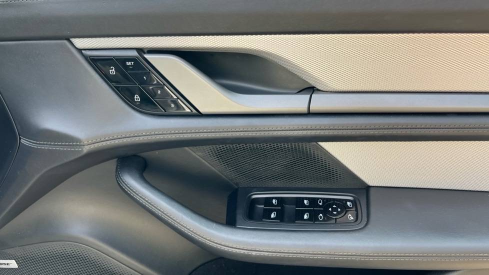 Used Porsche Taycan 2020 for sale - 76384454: Photo 30