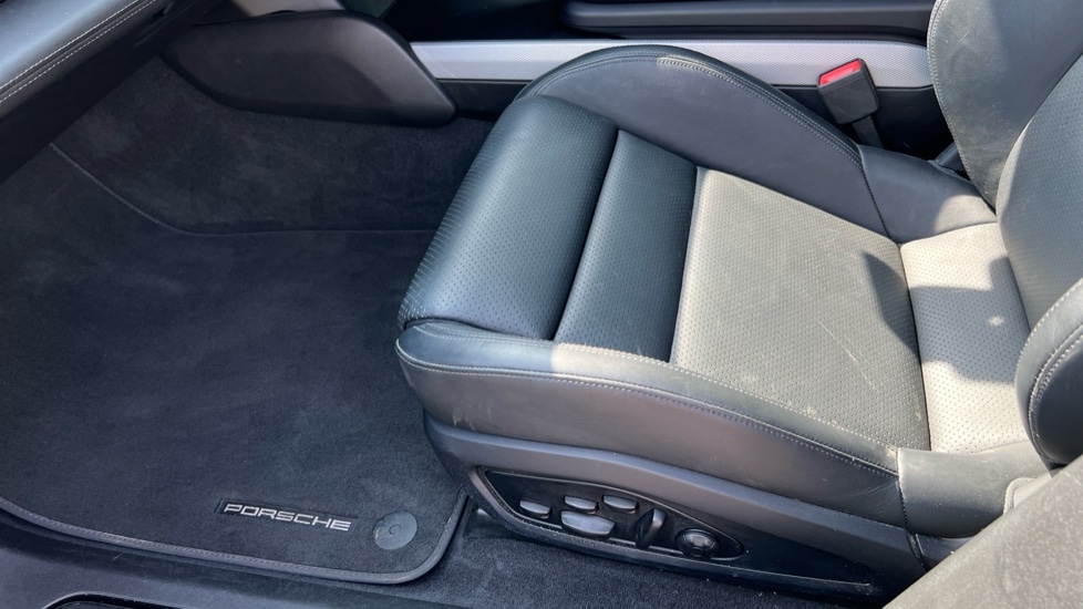 Used Porsche Taycan 2020 for sale - 76384454: Photo 32