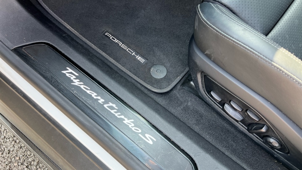 Used Porsche Taycan 2020 for sale - 76384454: Photo 34