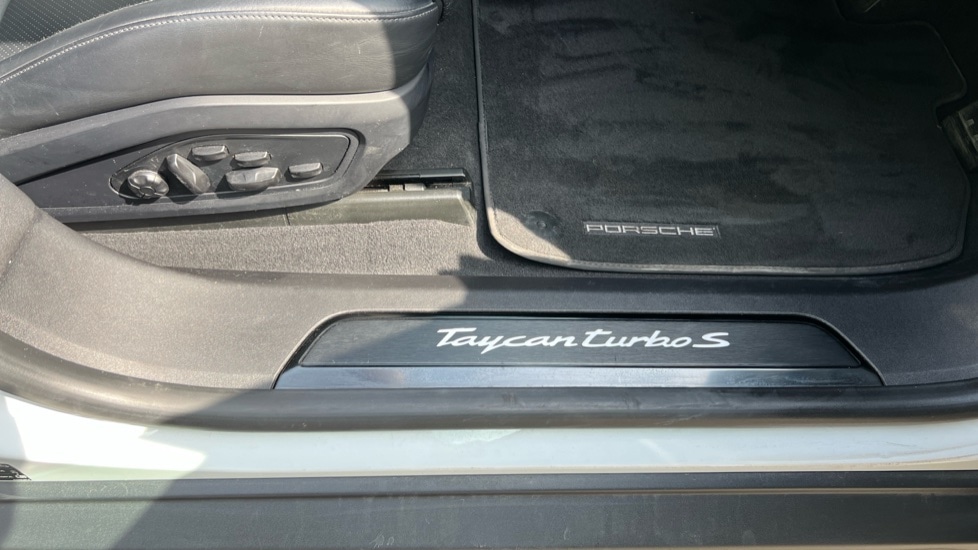 Used Porsche Taycan 2020 for sale - 76384454: Photo 38