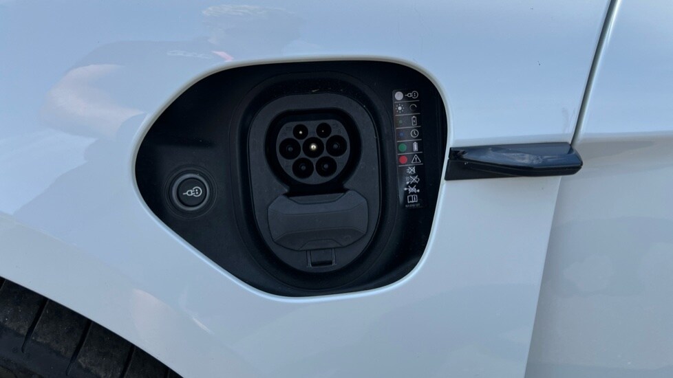 Used Porsche Taycan 2020 for sale - 76384454: Photo 54