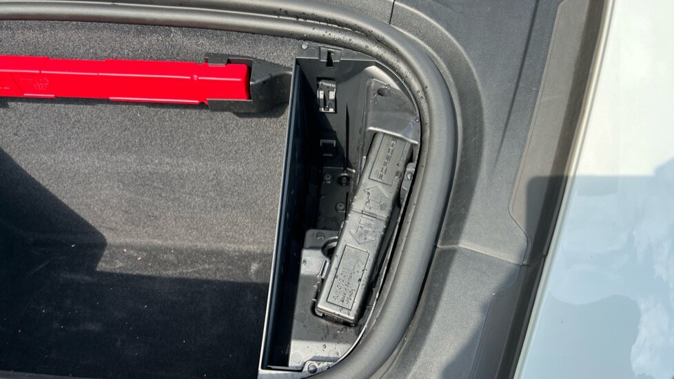 Used Porsche Taycan 2020 for sale - 76384454: Photo 56