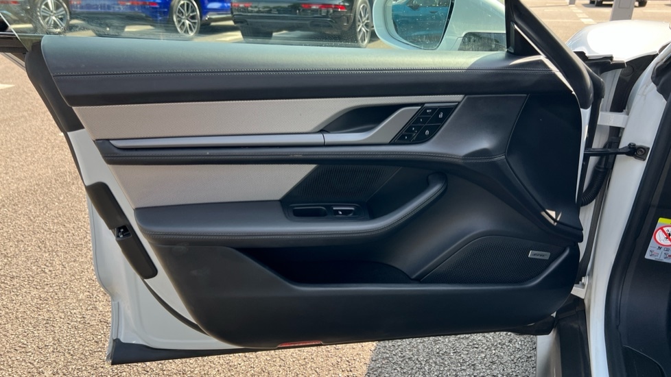 Used Porsche Taycan 2020 for sale - 76384454: Photo 60