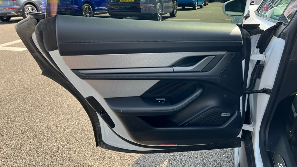 Used Porsche Taycan 2020 for sale - 76384454: Photo 65