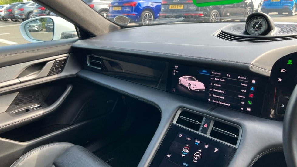 Used Porsche Taycan 2020 for sale - 76384454: Photo 74