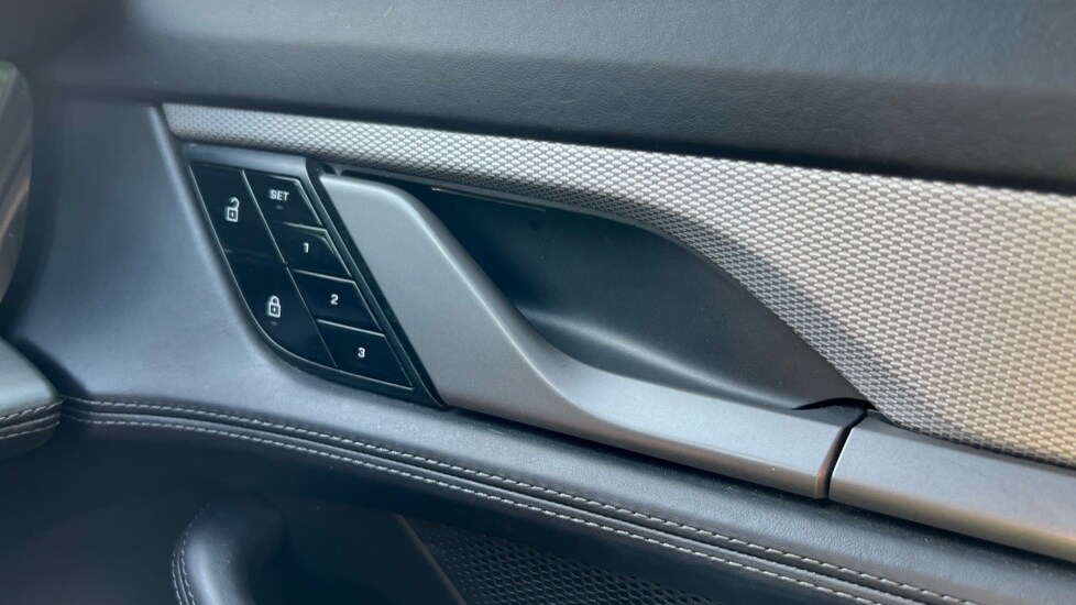 Used Porsche Taycan 2020 for sale - 76384454: Photo 78