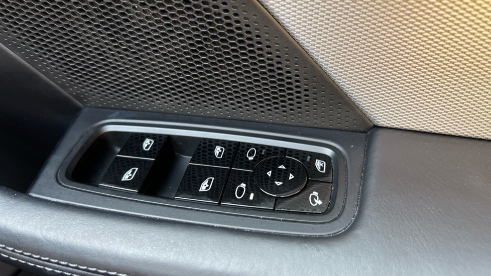 Used Porsche Taycan 2020 for sale - 76384454: Photo 79