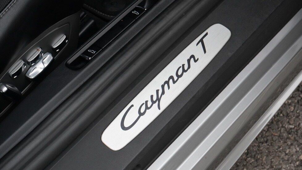Used Porsche Cayman 2020 for sale - 75929739: Photo 38