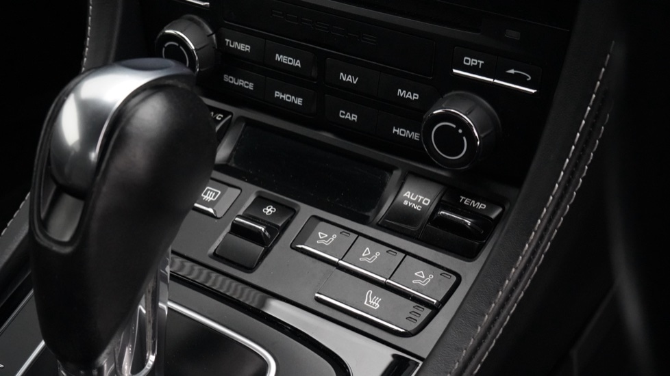 Used Porsche Cayman 2020 for sale - 75929739: Photo 44