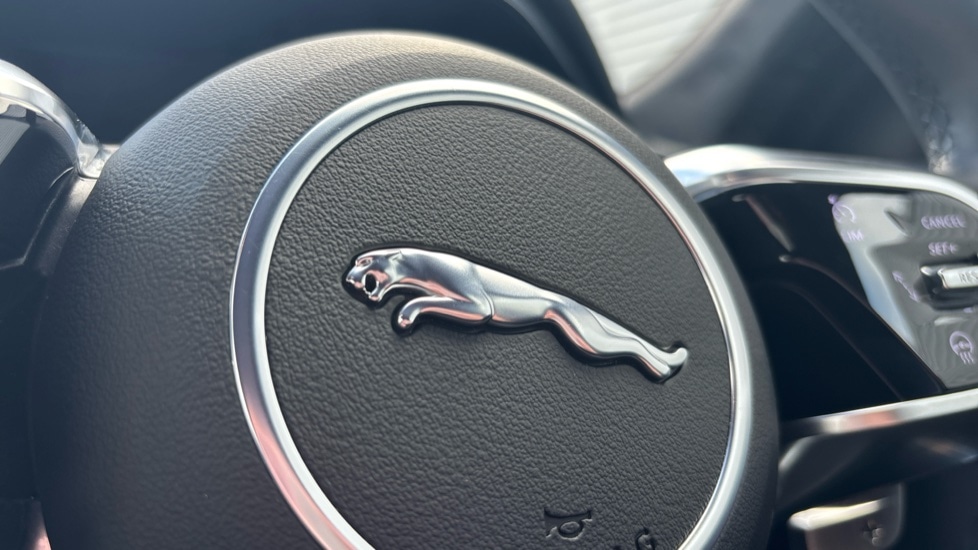 Used Jaguar F-Pace 2023 for sale - 76870631: Photo 35