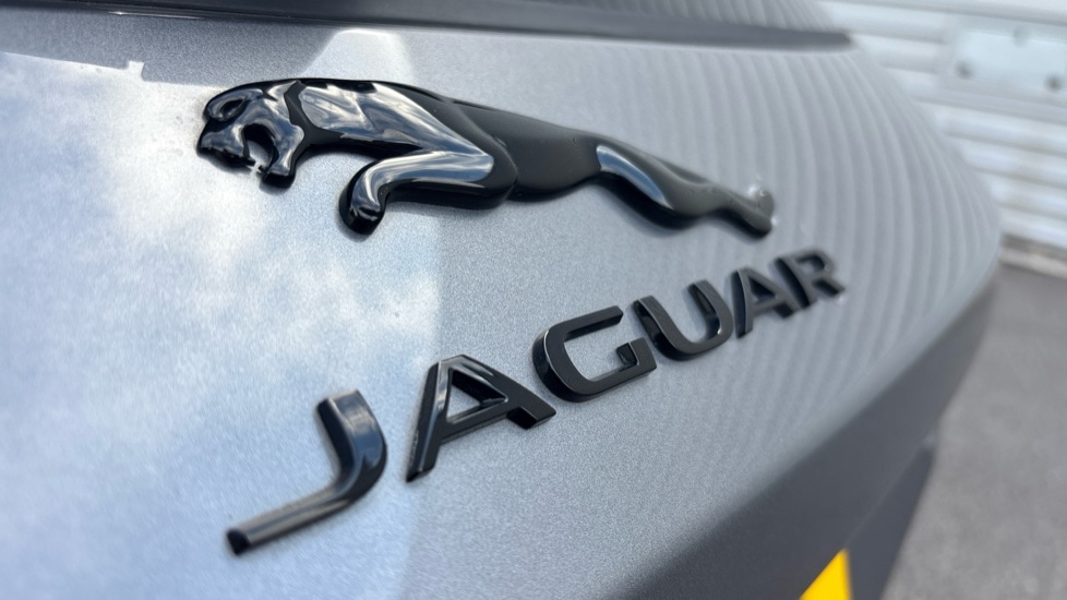 Used Jaguar F-Pace 2023 for sale - 76870631: Photo 55