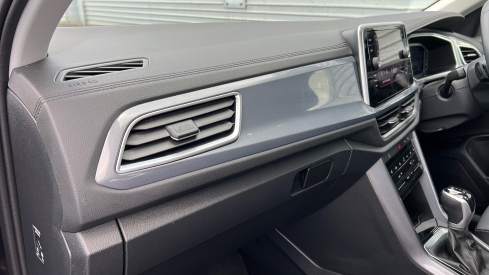 Used Volkswagen T-Roc 2023 for sale - 76868456: Photo 26