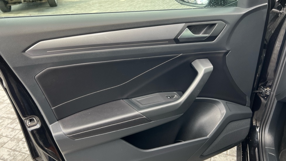 Used Volkswagen T-Roc 2023 for sale - 76868456: Photo 28