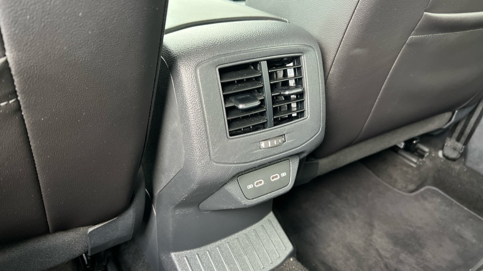 Used Volkswagen T-Roc 2023 for sale - 76868456: Photo 29