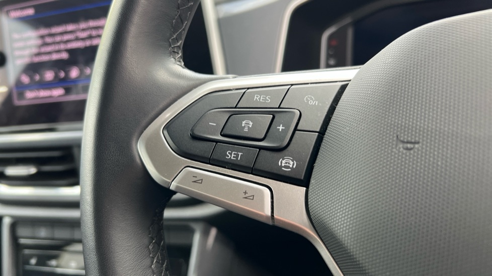 Used Volkswagen T-Roc 2023 for sale - 76868456: Photo 35