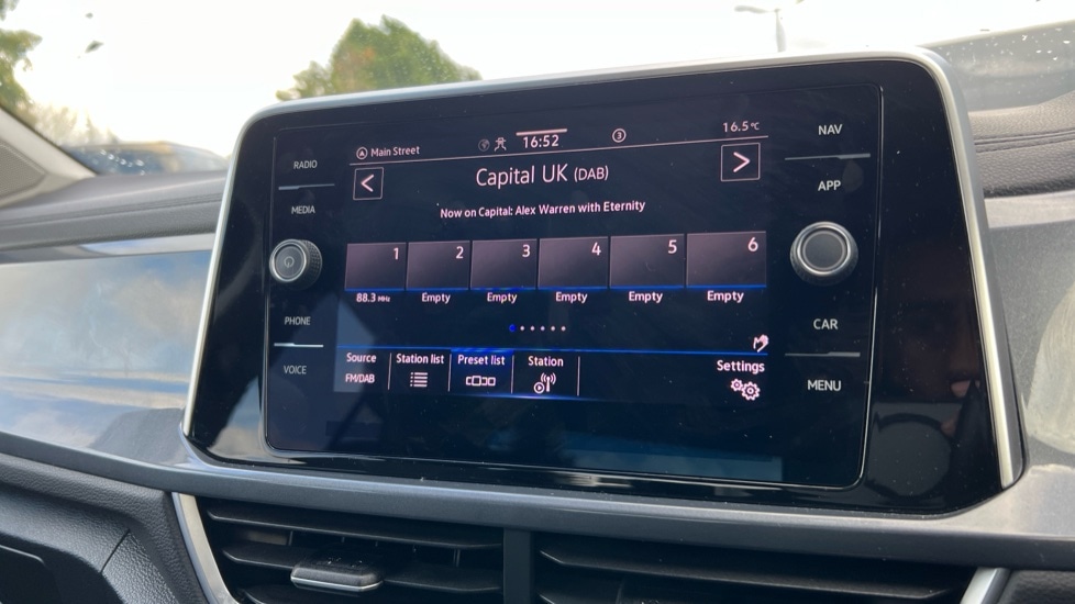 Used Volkswagen T-Roc 2023 for sale - 76868456: Photo 47