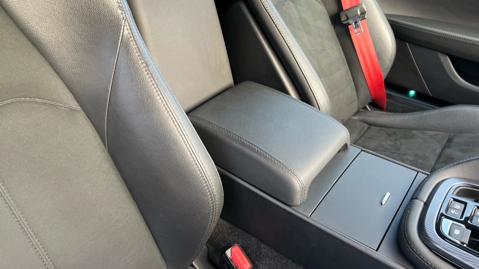 Used Jaguar F-Type 2021 for sale - 76874137: Photo 18