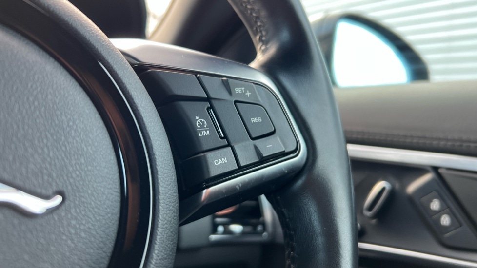 Used Jaguar F-Type 2021 for sale - 76874137: Photo 43