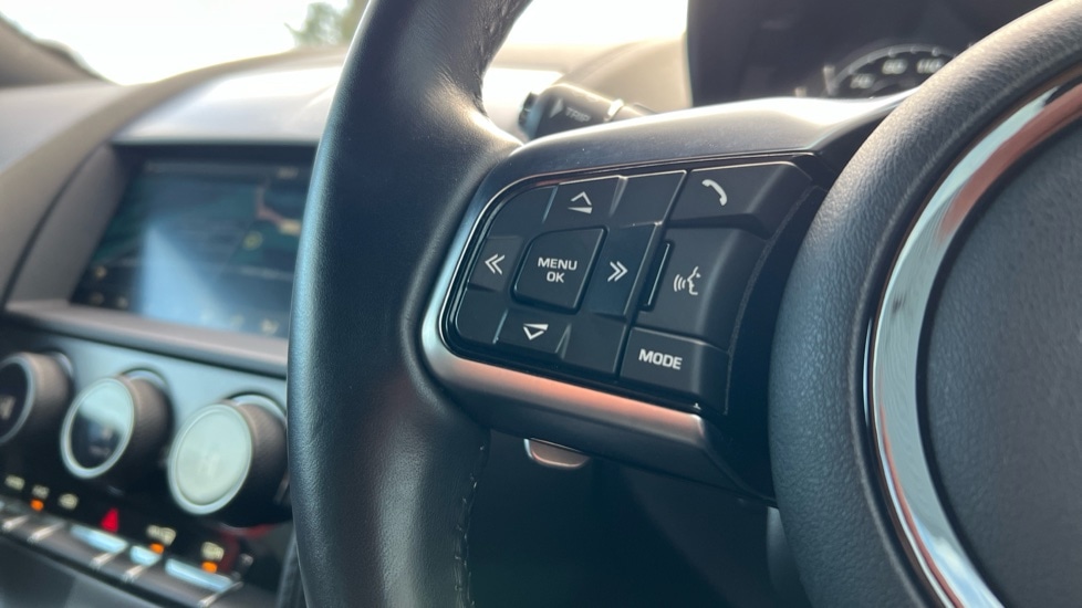 Used Jaguar F-Type 2021 for sale - 76874137: Photo 44